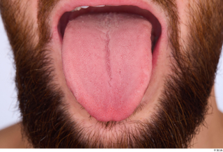 Danas tongue 0001.jpg